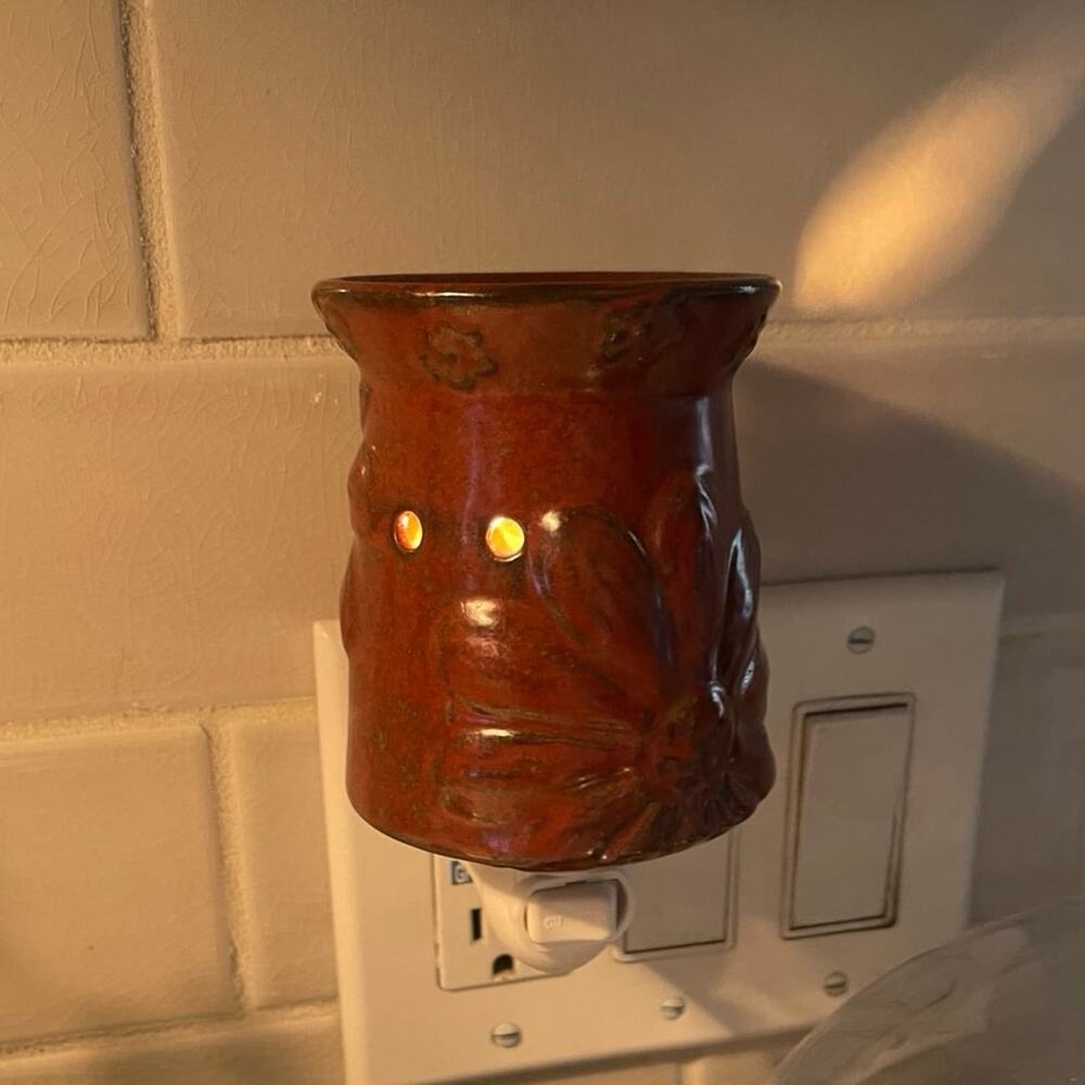 Scentsy Boho Chic wall plug in